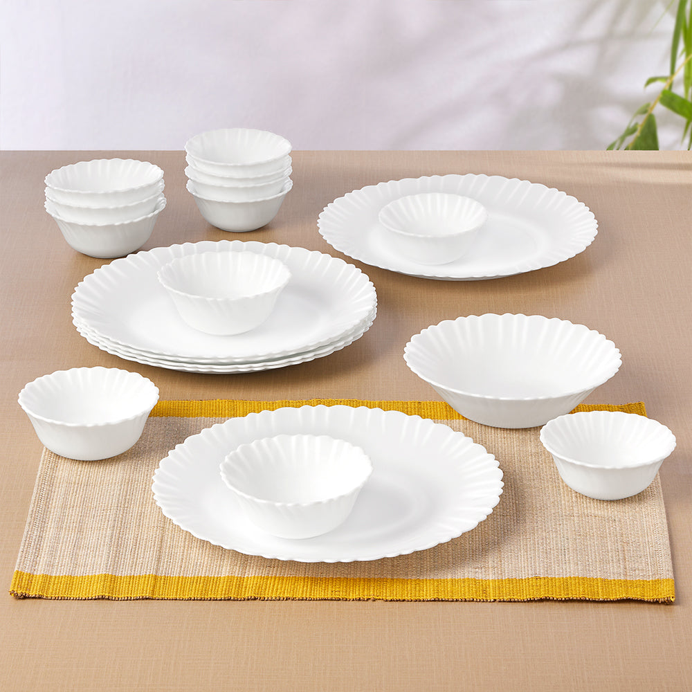 Larah Brand Logo 19 pc Dinner Set