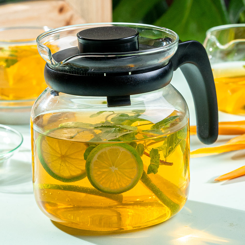 Clear Glass Carafe with Inbuilt Strainer