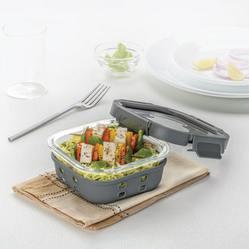 Borosil Klip n Store Plus Square Glass Container, 520ml