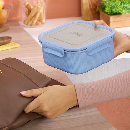 Larah Freshbyte Square Container with Lid, Blue
