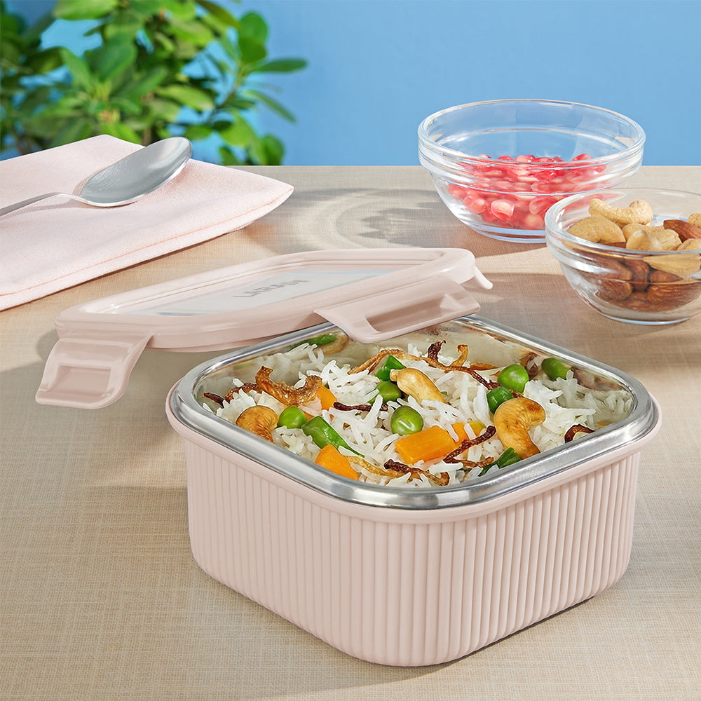 Larah Freshbyte Square Container with Lid, Beige