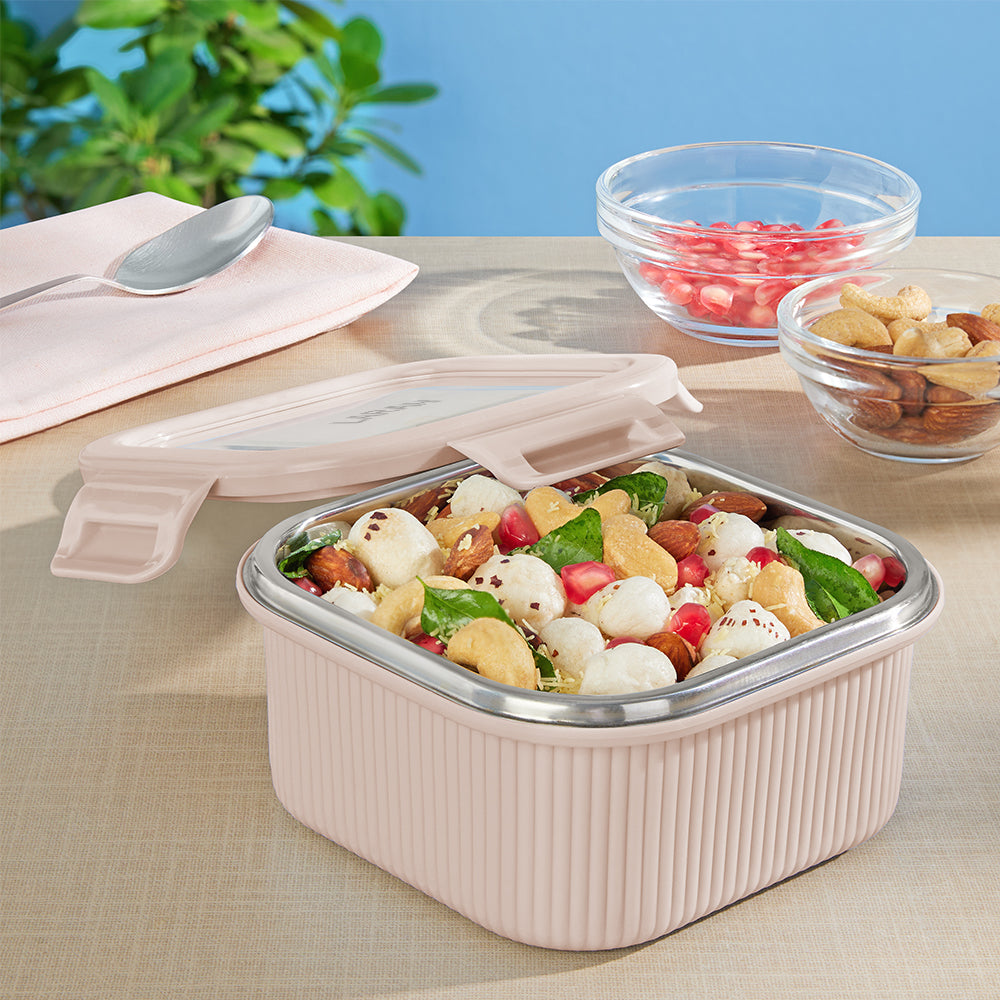 Larah Freshbyte Square Container with Lid, Beige